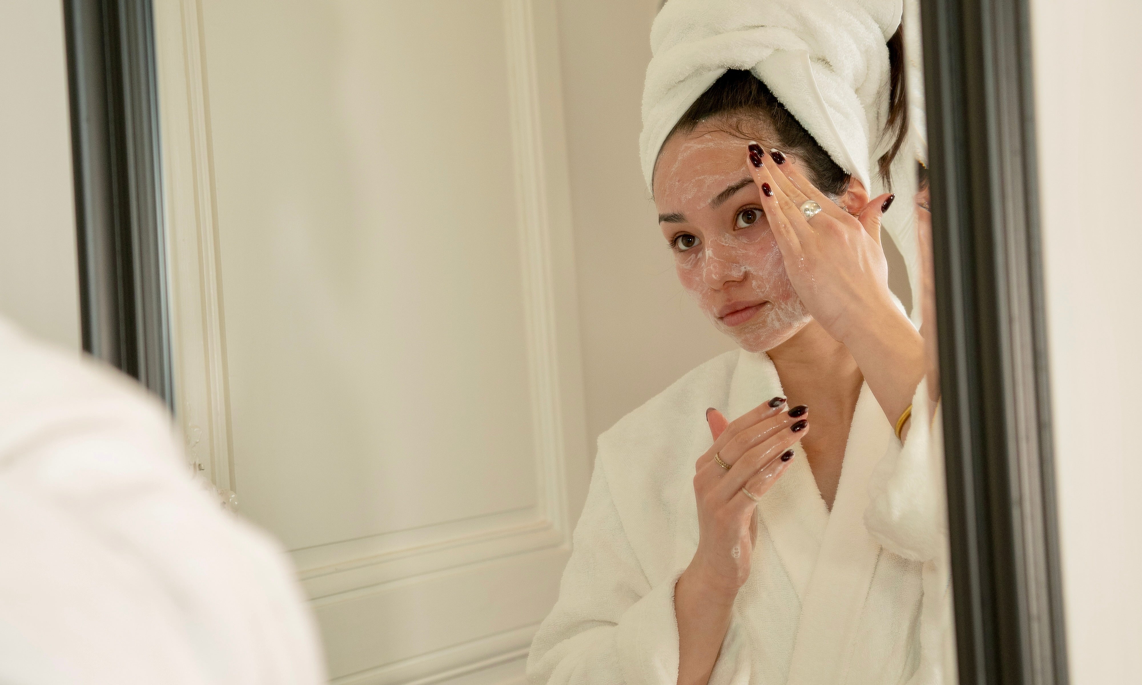 Les Étapes à Suivre pour Nettoyer Votre Peau